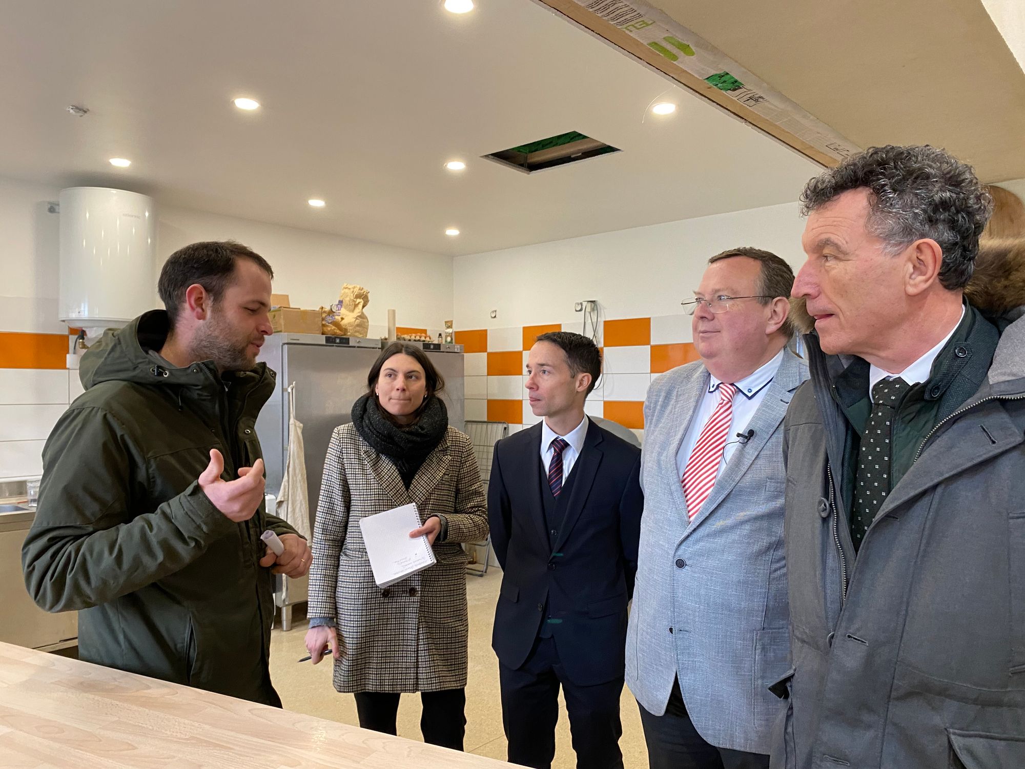 Avec le "paysan boulanger, Martin Henriet installé depuis 2020, il a installé un pétrin et un fr dans l'ancien café du village. Il vend son pain sur place 3 fois par semaine et a créé un emploi.