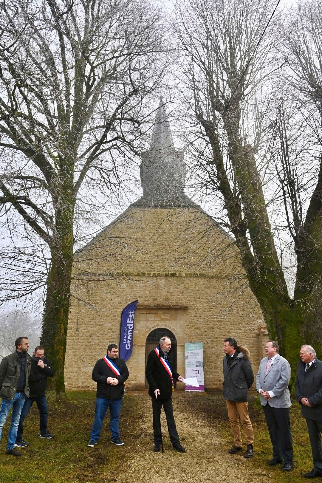 A Bulson, une visite guidée par le conseiller régional Jean-Luc Warsmann a conduit le Président de la Région Grand Est sur différents sites qui ont bénéficié des aides de la Région.