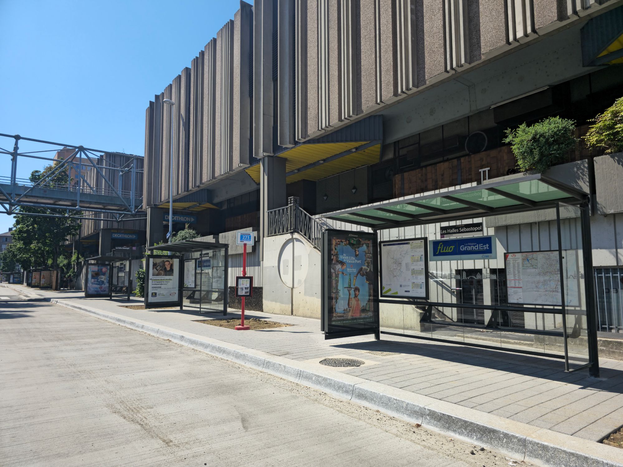 Aperçu du quai pour les cars interurbains du réseau Fluo Grand Est.