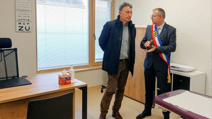 Franck Leroy, Président de la Région Grand Est et Olivier Kormann, maire de Rodemack, lors de la visite de la nouvelle maison de santé pluri-professionnelle