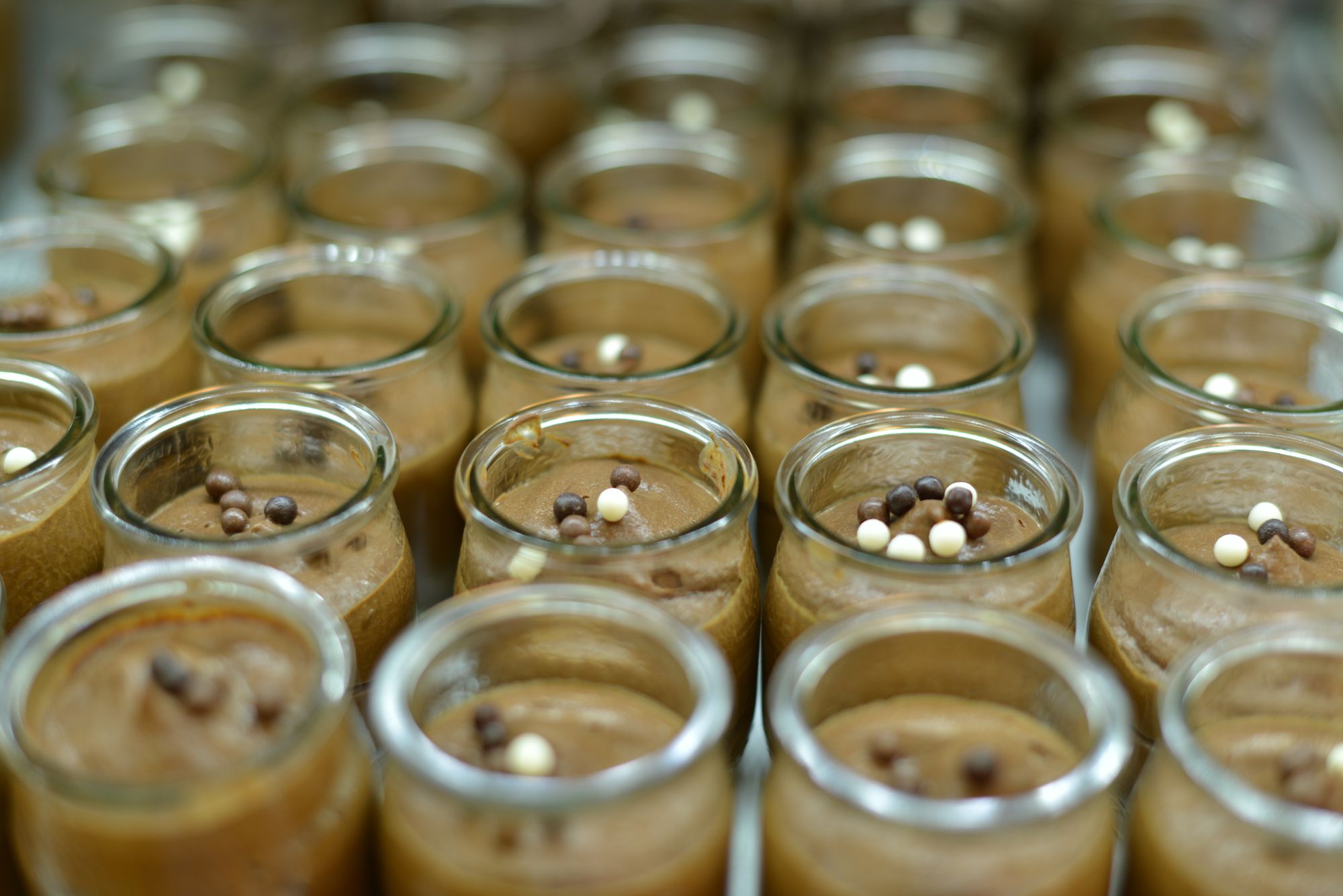 Mousses au chocolat à l'aquafaba (eau de cuisson des pois chiches) servies au lycée Charlemagne à Thionville