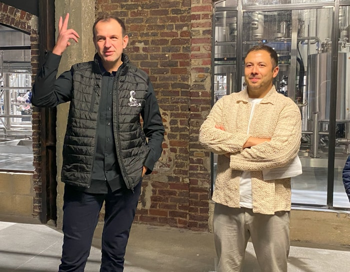 Grâce à la Région Grand Est et au FEADER, la brasserie d'Arthur peut relocaliser 100 % de sa production dans les Ardennes.