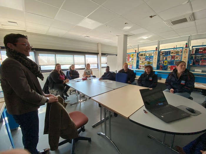 Réunion d'étape avec les stagiaires, le pôle formation de l'UIMM et le service Formation de la Maison de la Région de Charleville-Mézières.