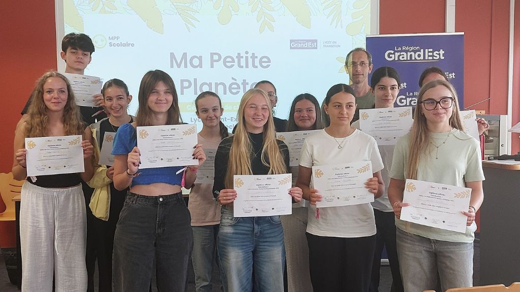 Remise de diplômes "Ma Petite Planète" aux lycéens de Saint-Exupéry à Fameck