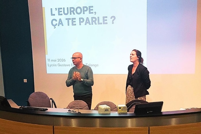 le Proviseur et la Proviseure adjointe du lycée Gustave Eiffel à Talange ont lancé la matinée dédiée à l'Euope, pour l'ensemble des classes de Premières